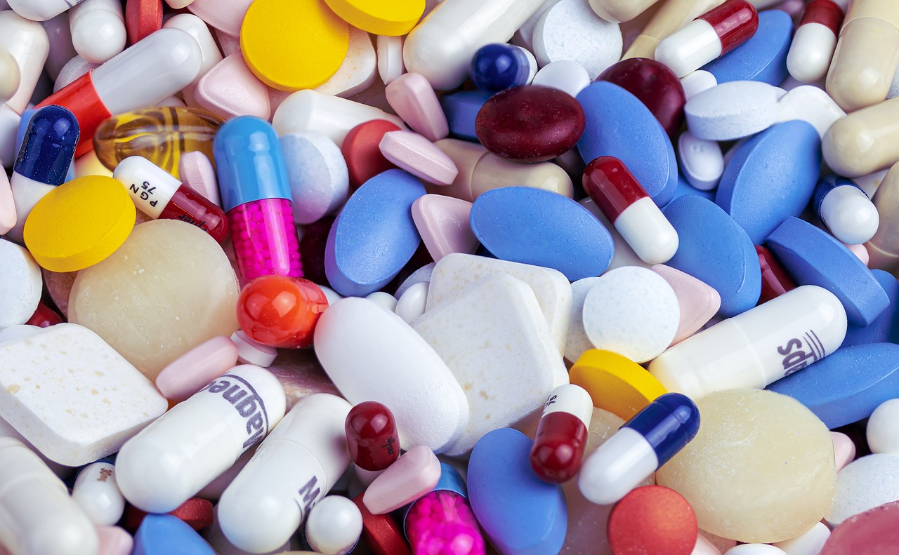 pills, capsules, medicine, pharma, tablets, health, healthcare, ill, treatment, seeks, disease, healing, painkiller
